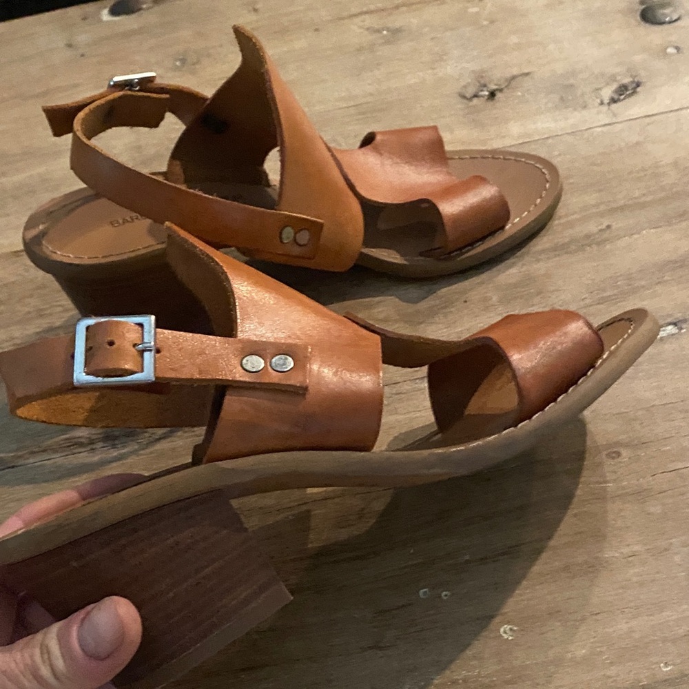 Vintage Barbara Barbieri size 7 Women’s Tan Leather Block Heel Sandals